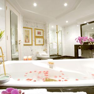 Grand Deluxe Room